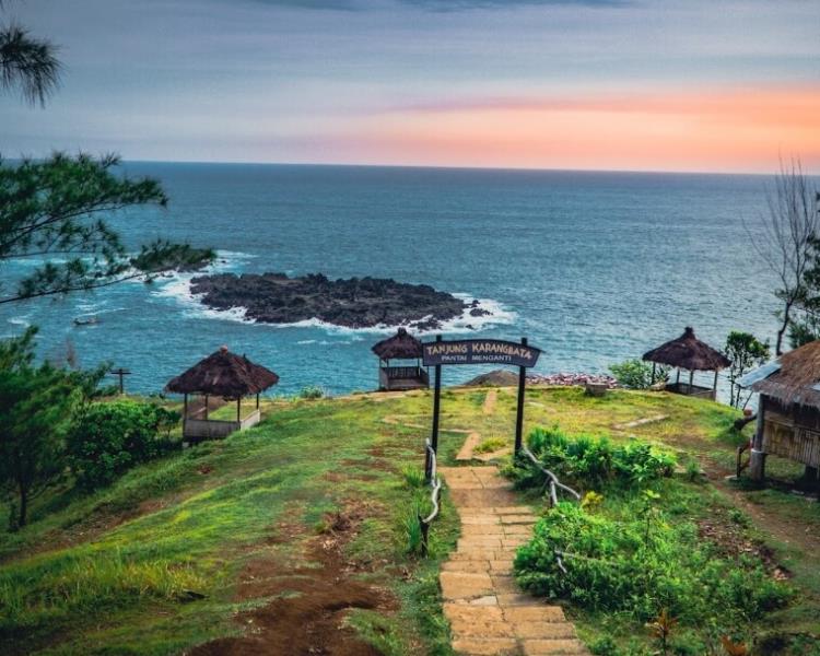 7 Spot Indah Untuk Dikunjungi Di Pantai Menganti Kebumen
